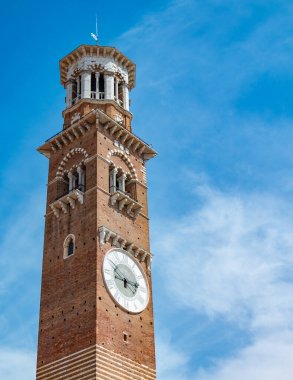 Verona 'daki Torre dei Lamberti' nin (Lamberti 'nin Kulesi) bir resmi.