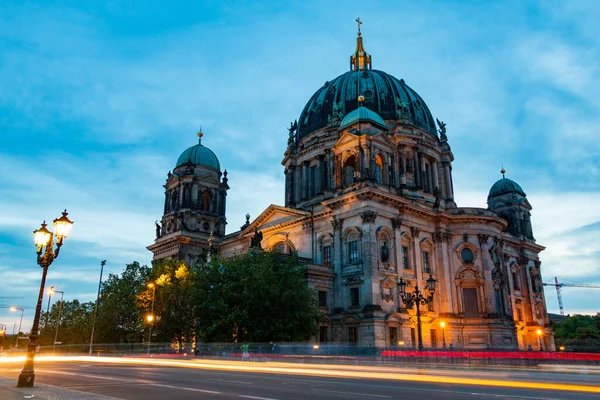 日落时柏林大教堂的照片 — 图库照片