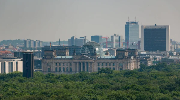 Ein Bild Des Reichstagsgebäudes Aus Der Ferne — Stockfoto