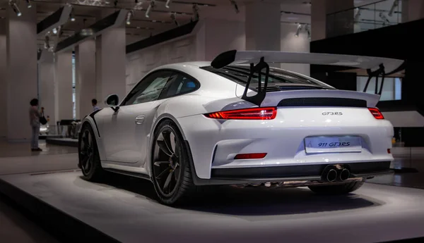 Zdjęcie Tylnego Widoku Porsche 911 Gt3 Zrobione Warsztacie Samochodowym Berlinie — Zdjęcie stockowe