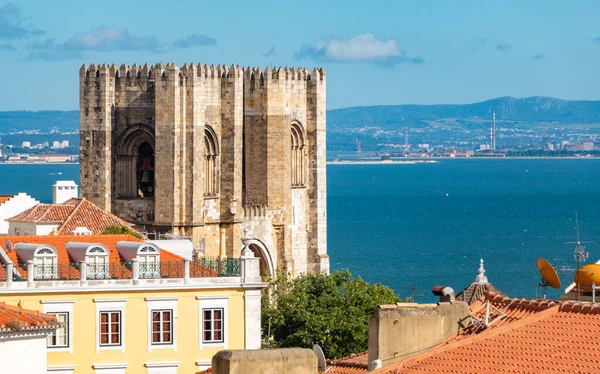 Een Foto Van Het Bovenste Gedeelte Van Kathedraal Van Lissabon — Stockfoto