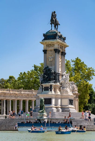 Obraz Pomnika Alfonsa Xii Pobliskiego Stawu Parque Del Retiro Madrycie — Zdjęcie stockowe