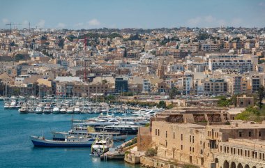Valletta 'nın bir parçası olan Manoel Adası Yat Marina' nın resmi..