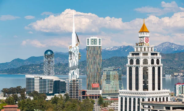 Batumi Nin Yüksek Katlı Yerlerinin Resmi Bir Çatıdan Görüldüğü Gibi — Stok fotoğraf