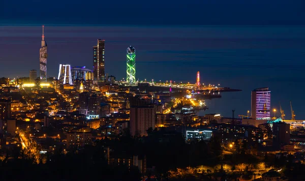 Gece Vakti Batumi Şehrinin Bir Resmi Uzaktan Görüldüğü Gibi — Stok fotoğraf