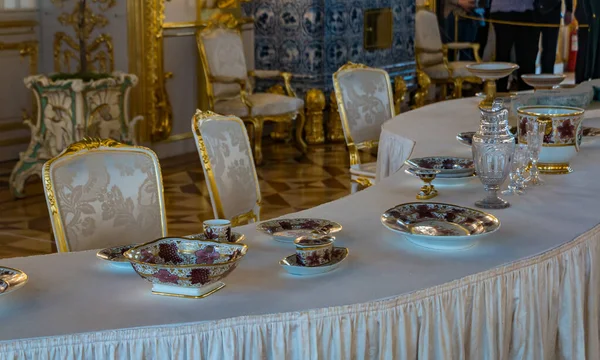 Obraz Wnętrz Catherine Palace Koncentruje Się Stole Obiadowym — Zdjęcie stockowe
