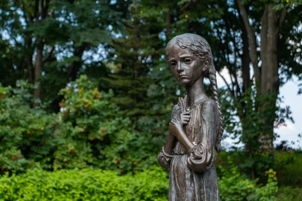 Sebuah Gambar Patung Seorang Gadis Kecil Museum Genosida Holodomor — Stok Foto
