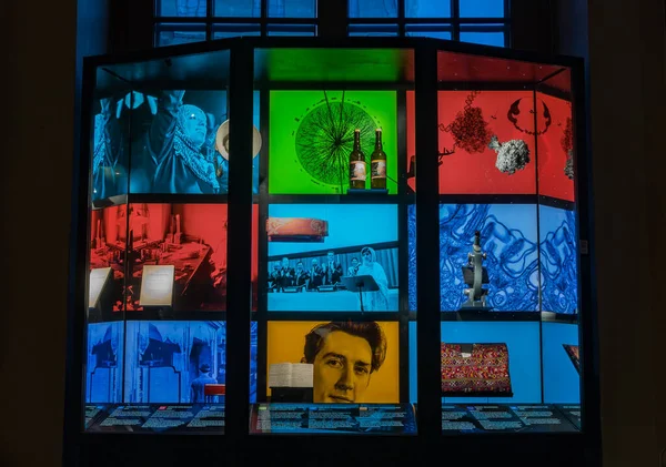 Picture Glass Case Containing Objects Related History Nobel Prize Museum — Stock Photo, Image