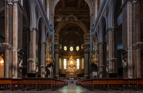 Uma Foto Nave Principal Catedral Nápoles — Fotografia de Stock