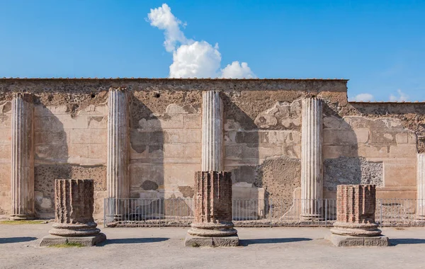 Una Foto Algunas Las Ruinas Columna Pompeya —  Fotos de Stock
