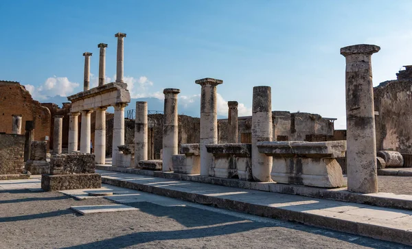 Una Foto Algunas Las Ruinas Columna Pompeya —  Fotos de Stock