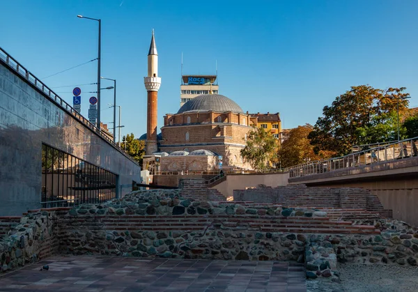 Una Foto Mezquita Banya Bashi Las Ruinas Serdika — Foto de Stock