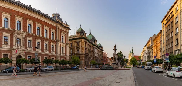 Imagen Panorámica Plaza Jana Matejki Con Iglesia San Florián Monumento —  Fotos de Stock