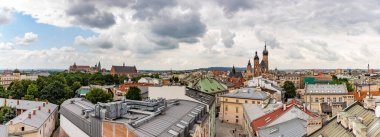 Bulutlu bir günde Krakow 'un panorama resmi.