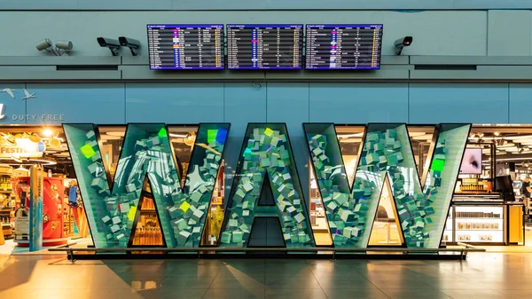 Una Foto Del Letrero Waw Dentro Del Aeropuerto Chopin Varsovia —  Fotos de Stock