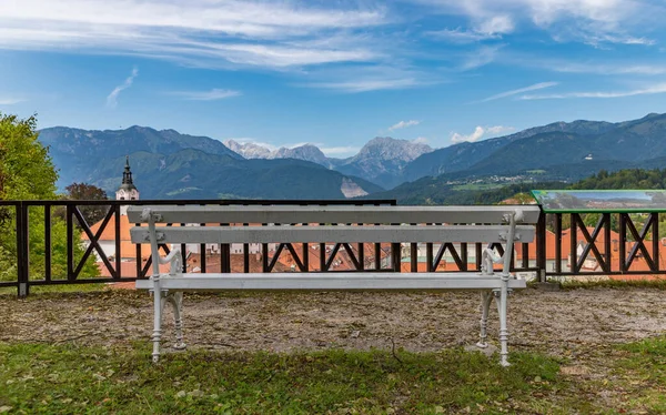 Una Foto Della Panchina Nella Vista Panoramica Kamnik Paesaggio Circostante — Foto Stock