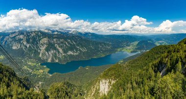 Vogel kayak merkezinden Bohinj Gölü 'nün panorama resmi..