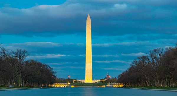Uma Foto Monumento Washington Início Noite Como Visto Através Lincoln — Fotografia de Stock