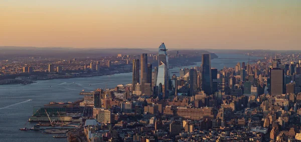 Una Foto Del Sole Che Tramonta Sugli Hudson Yards — Foto Stock