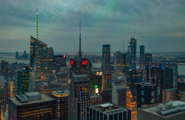 纽约曼哈顿大楼在一个阴天的清晨的照片 — 图库照片