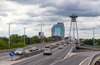 Köprü SNP 'nin kenarından görünen bir resmi.