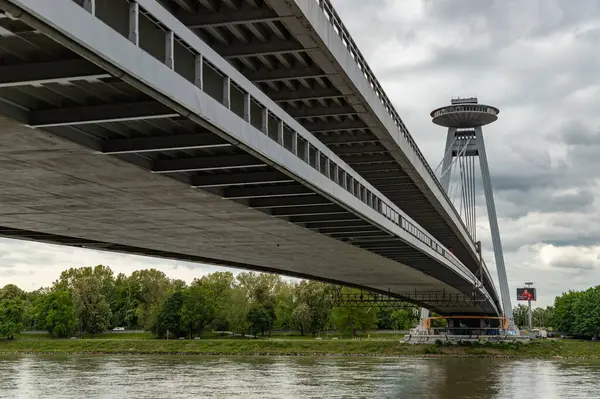 Изображение Моста Snp Одного Краев Реки Дунай — стоковое фото