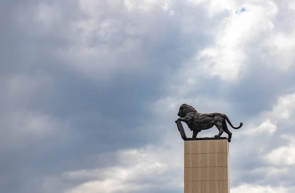 Een Foto Van Het Milan Rastislav Stefanik Statue Het Leeuwendeel — Stockfoto