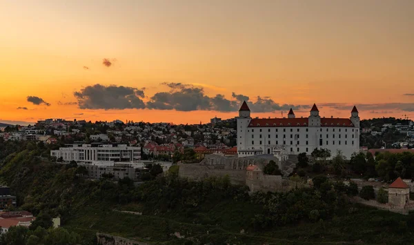 Фото Братиславського Замку Заході Сонця — стокове фото