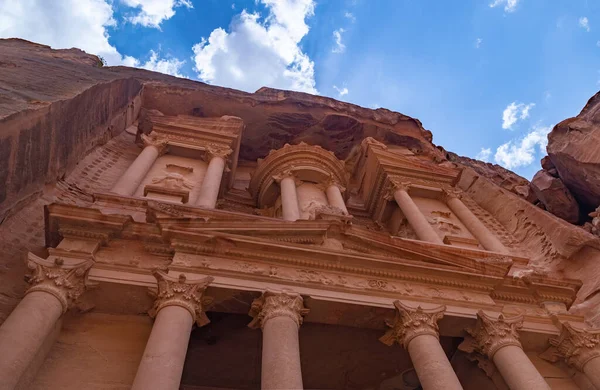 Picture Upper Part Treasury Facade Petra – stockfoto