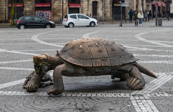 Una Foto Las Cuatro Tortugas Bronce Pequeña Escultura Place Victoire — Foto de Stock
