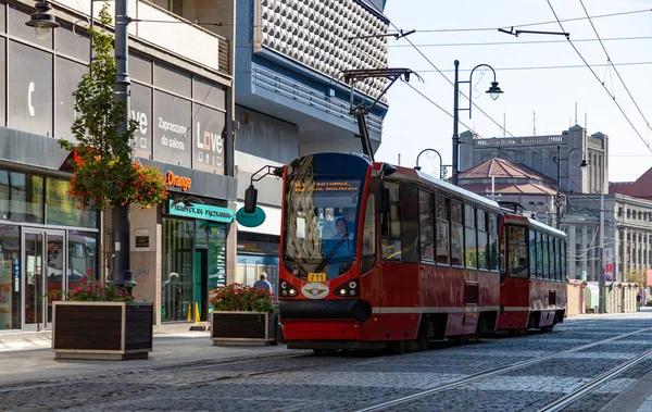 Katowice sokaklarında bir tramvayın resmi..