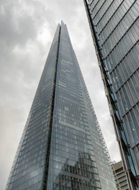 Çömleğin resmi aşağıdan görünüyor..