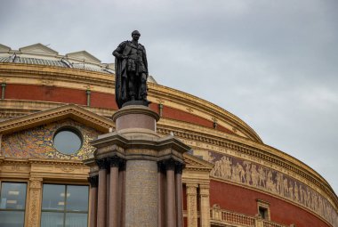 Kraliyet Salonu 'nun ve Büyük Sergi Anıtı' nın bir resmi..