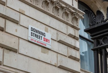 Downing Street tabelasının bir resmi..
