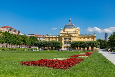 Zagreb 'deki Sanat Pavyonu ve Kral Tomislav Meydanı' nın bir resmi.