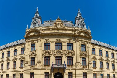 Hırvat Demiryolları binasının bir resmi.