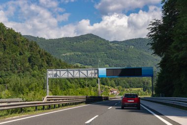 Slovenya otoyolunun bir resmi.