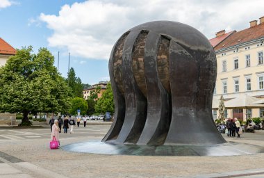 Maribor Özgürlük Anıtı 'nın bir resmi..