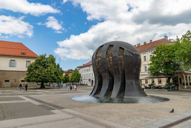 Maribor Özgürlük Anıtı 'nın bir resmi..