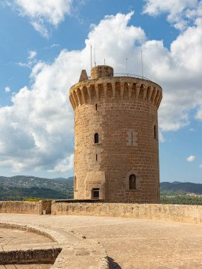 Palma de Mallorca 'daki Castell de Bellver' ın bir resmi..