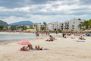 Platja de Muro sahilinin bir resmi, Port d 'Alcudia' da..