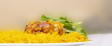 Kabsa tavuğu - Ev yapımı Arap biryani pilavı.