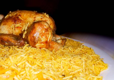 Kabsa tavuğu - Ev yapımı Arap biryani pilavı.