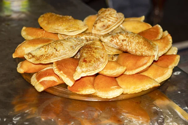 Qatayef Oder Katayef Ist Ein Arabisches Dessert Das Gewöhnlich Während Stockbild