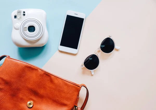 Bolsa de mujer abierta con cosméticos —  Fotos de Stock