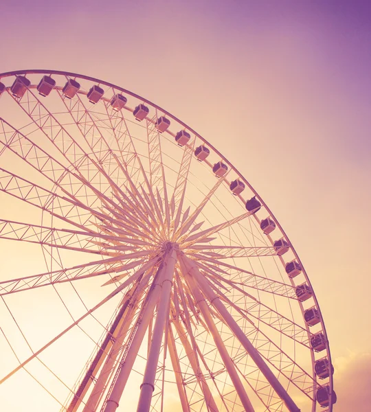 Ferris wheel with blue sky — Stock Photo, Image