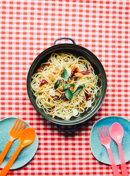 Spagetti ile renkli kaplama — Stok fotoğraf