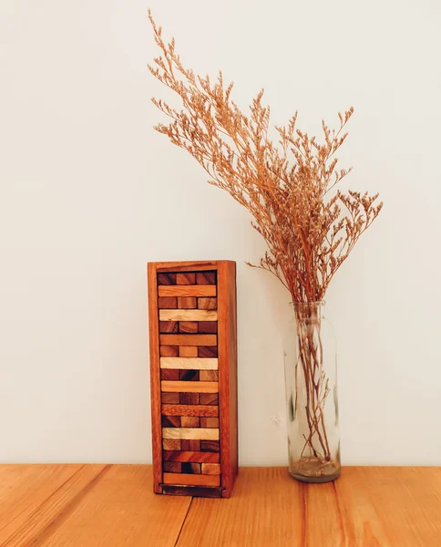 Blöcke von Holz-Jenga Spiel — Stockfoto