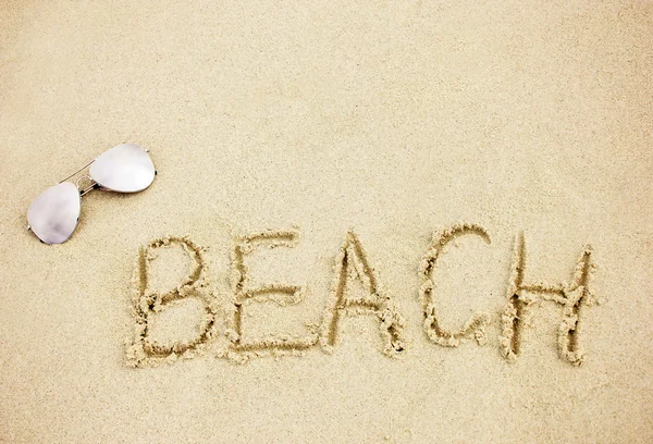 Parola sulla spiaggia scritta sulla sabbia — Foto Stock