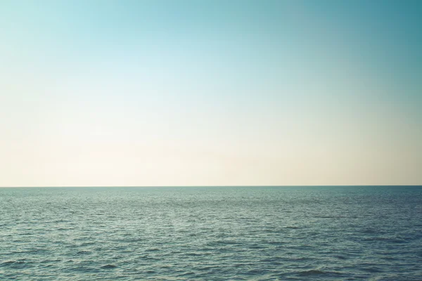 Красивое море в течение дня — стоковое фото